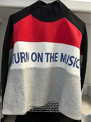 Zara sweatshirt