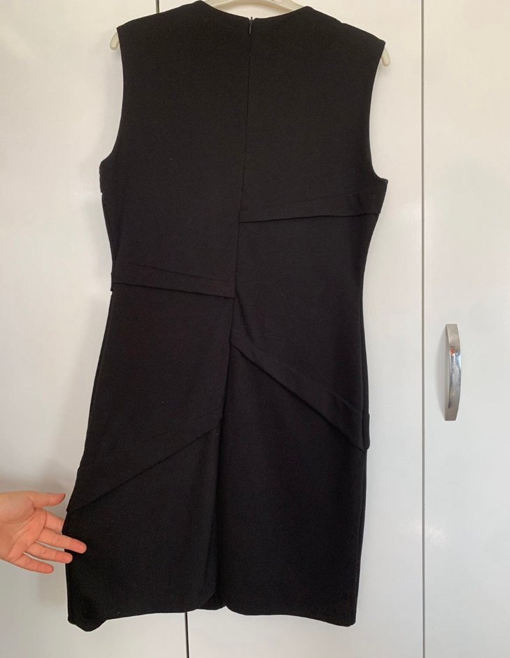 Siyah Piliseli V Yaka Midi Elbise - Görsel 2