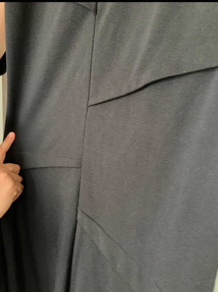 Siyah Piliseli V Yaka Midi Elbise - Görsel 3