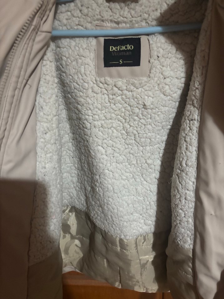 Bej yagmurluk/mont - Görsel 4