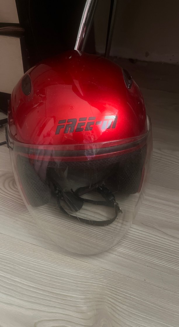 Kırmızı Parlak Kemerli Motosiklet Kaskı - Görsel 2