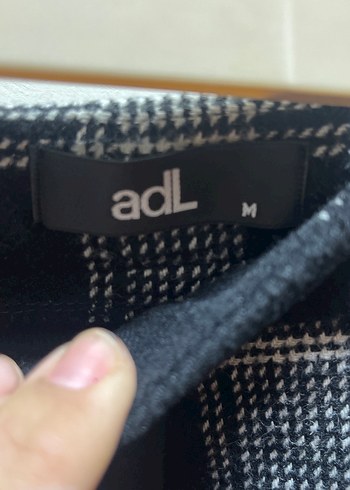 Ekose Desenli Siyah Piliseli Midi Etek - Görsel 4