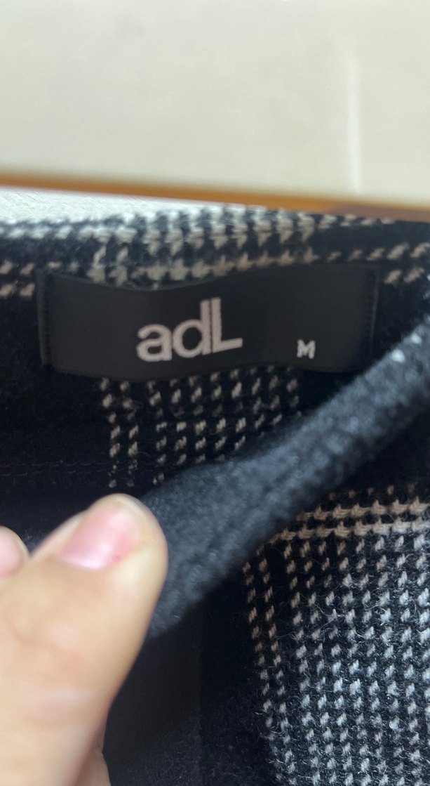 Ekose Desenli Siyah Piliseli Midi Etek - Görsel 4