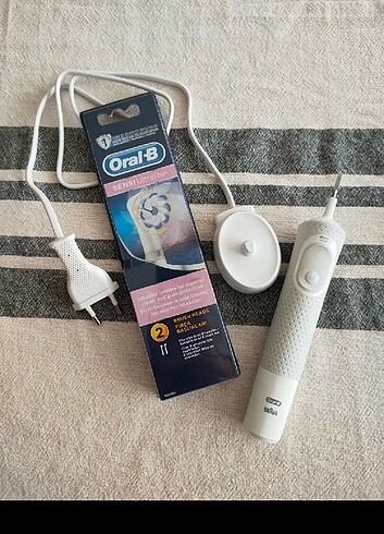 Oral-B Oral b vitality d100 şarjlı diş fırçası ve başlık