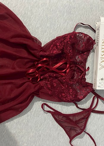 Diğer Kırmızı Dantel Detaylı Straplez gece elbisesi