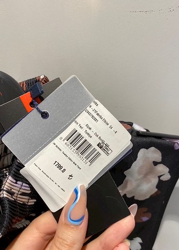 Fabrika omzu açık elbise - Görsel 12