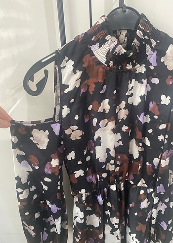 Fabrika omzu açık elbise - Görsel 9