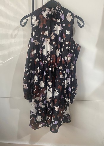 Fabrika omzu açık elbise - Görsel 3