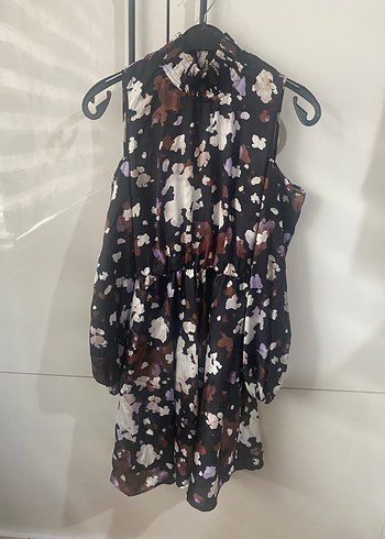 Fabrika omzu açık elbise - Görsel 4