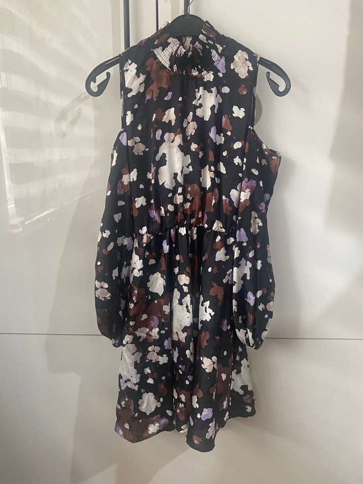 Fabrika omzu açık elbise - Görsel 5