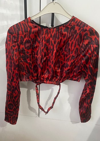 Kırmızı Leopar Desenli Deri Halter Yaka Bluz - Görsel 5