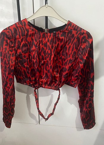 Kırmızı Leopar Desenli Deri Halter Yaka Bluz - Görsel 4
