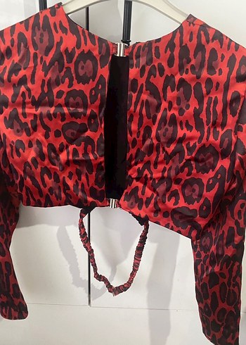 Kırmızı Leopar Desenli Deri Halter Yaka Bluz - Görsel 8