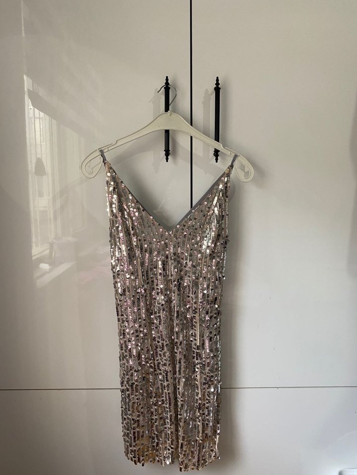 Pul İşlemeli V Yaka Mini Abiye Elbise - Görsel 3