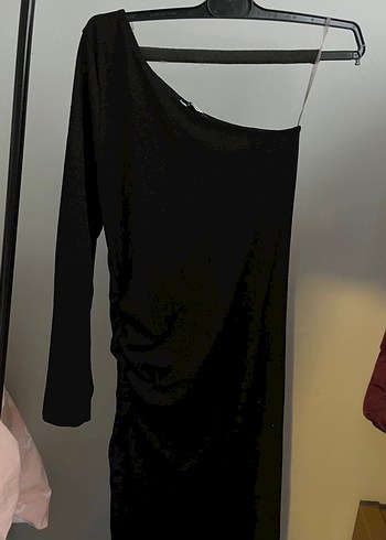 Tek Kollu Siyah Drapeli Uzun Elbise - Görsel 7