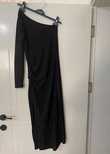 Tek Kollu Siyah Drapeli Uzun Elbise - Görsel 4