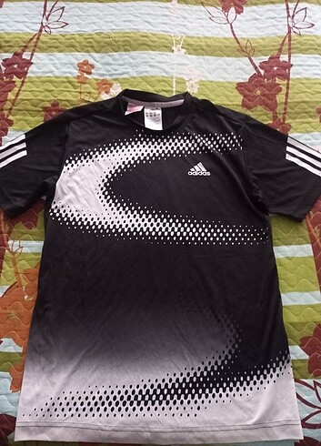 s/m Beden Adidas Tişört 