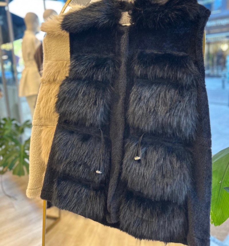 Siyah Kürklü Kadın Yelek - Görsel 2