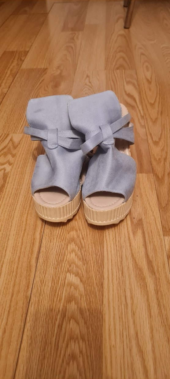 Bej Süet Tokalı Kadın Dolgu Topuklu Ayakkabı - Görsel 3