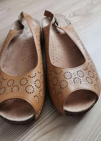 Bej Kadın Dolgu Topuklu Nakışlı Sandalet - Görsel 2