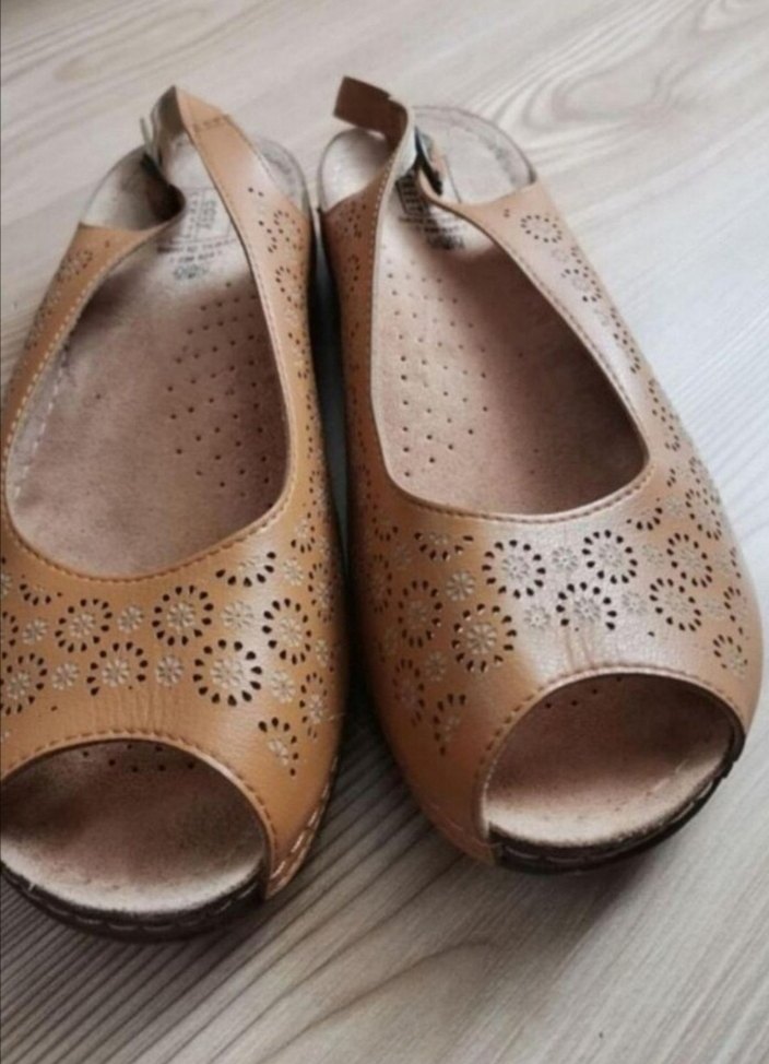 Bej Kadın Dolgu Topuklu Nakışlı Sandalet - Görsel 2