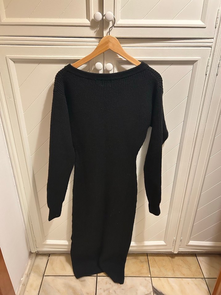 Siyah V Yaka Uzun Triko Elbise - Görsel 3