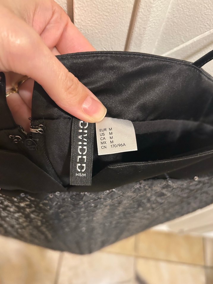 Pul Detaylı Siyah Mini Elbise - Görsel 3