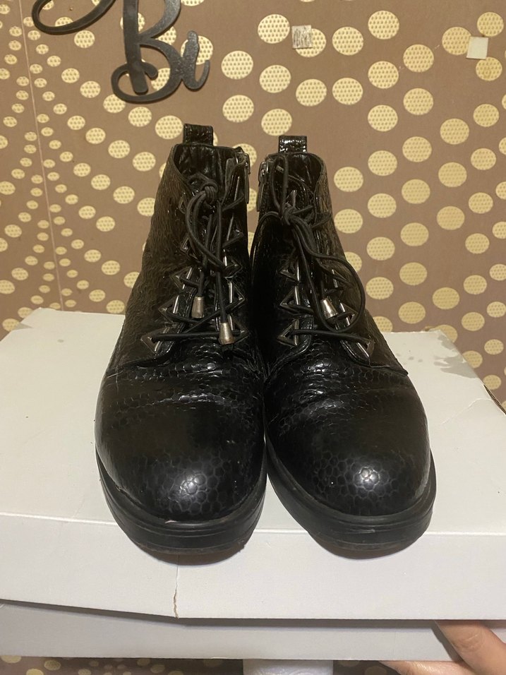 Yılan Desenli Siyah Gotik Kadın Botu - Görsel 2