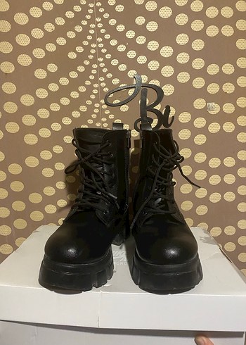 Siyah Platform Topuklu Gotik Kadın Botları - Görsel 2