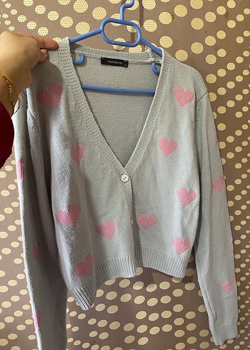 Gri V Yaka Salaş Kalp Desenli Hırka - Görsel 3