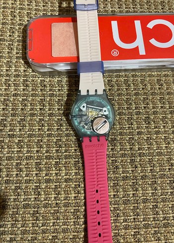  Beden kırmızı Renk Swatch Renkli Kemerli Kadın Saat