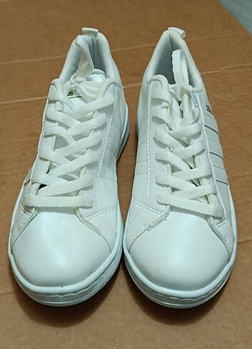 39 Beden Beyaz Spor Ayakkabı 