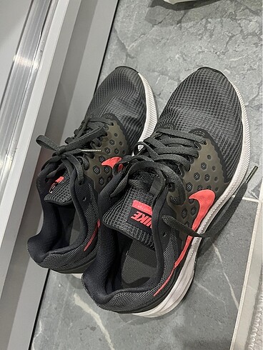 37,5 Beden gri Renk Orijinal nike spor ayakkabı