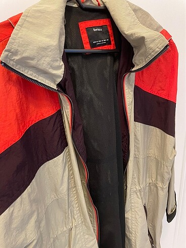 Bershka Yağmurluk