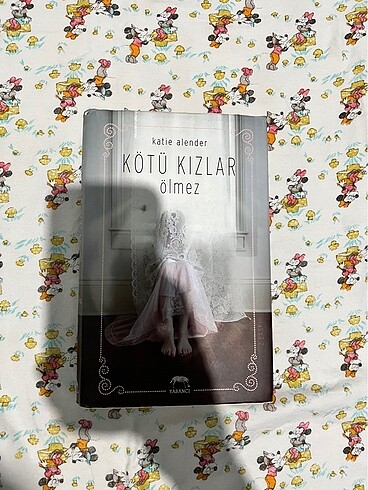 Kötü Kızlar Ölmez (ciltli)