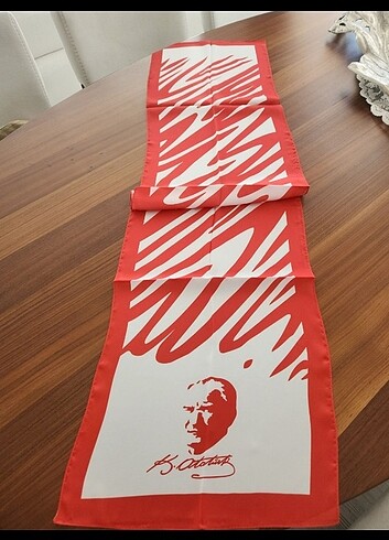 Atatürk Portreli ve İmzalı Fular