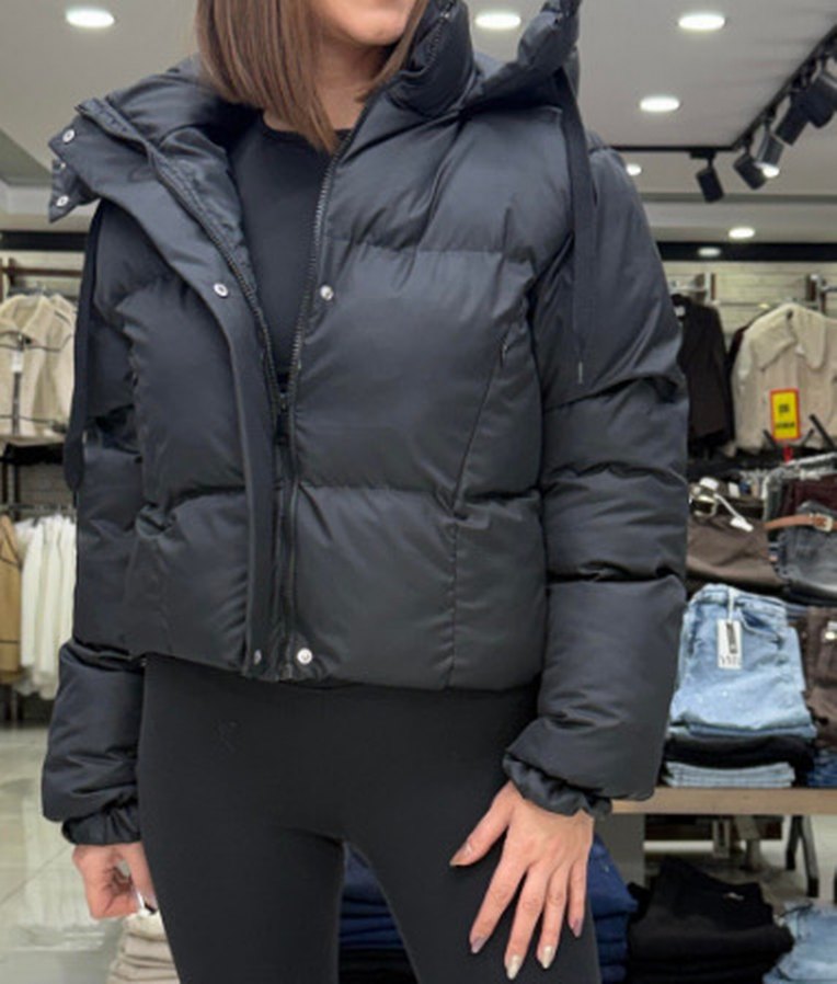 Kapşonlu siyah şişme mont - Görsel 3