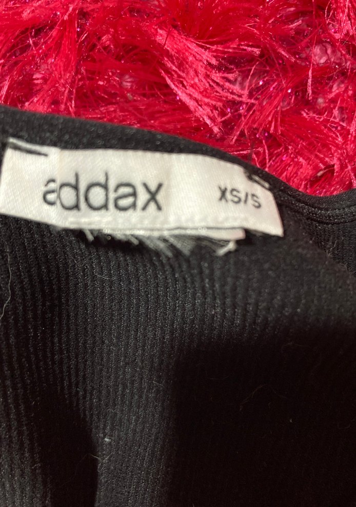 Siyah V Yaka Kadın crop - Görsel 2