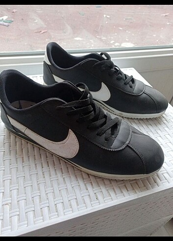 44 numara Nike ayakkabı yeni gibi