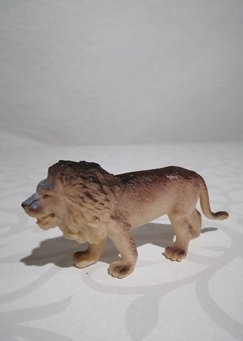 Bej Renkli ormanların kıralı erkek Aslan Figürü