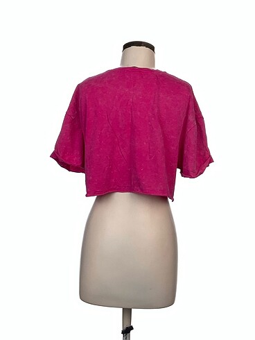 40 Beden Quzu T-shirt %70 İndirimli.