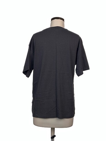 m Beden LC Waikiki T-shirt %70 İndirimli.