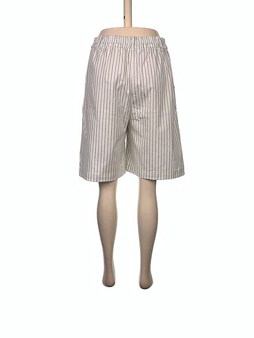 l Beden Bershka Mini Şort %70 İndirimli.