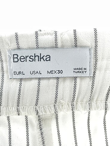 l Beden çeşitli Renk Bershka Mini Şort %70 İndirimli.