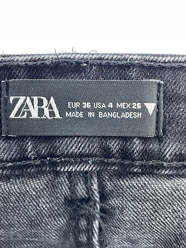 36 Beden siyah Renk Zara Mini Şort %70 İndirimli.