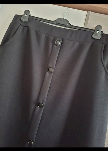 Düğmeli Siyah Uzun Kadın Etek - Görsel 3