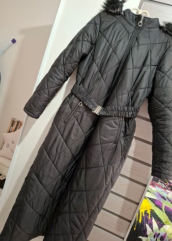 Kemerli Siyah Uzun Kadın Kışlık Mont - Görsel 4