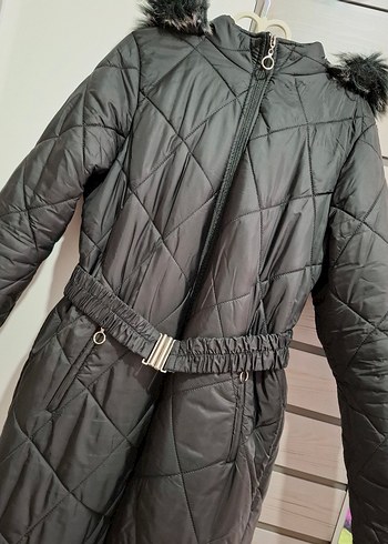 Kemerli Siyah Uzun Kadın Kışlık Mont - Görsel 3