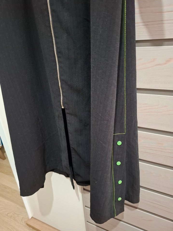 Nakışlı Siyah Kadın Uzun Kemerli Kaban - Görsel 4