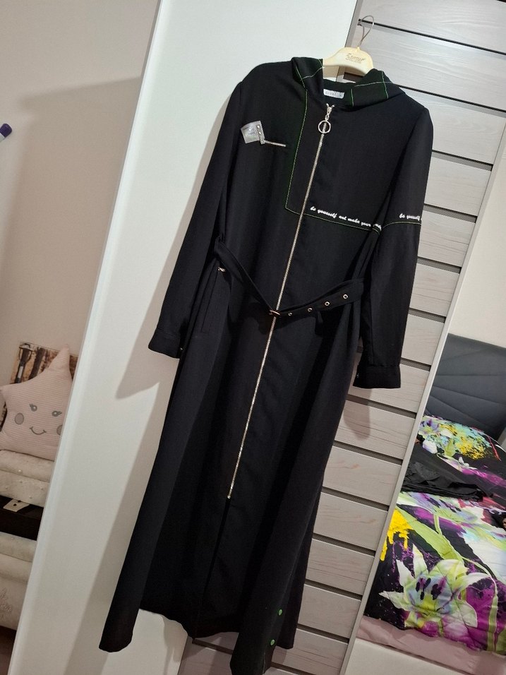 Nakışlı Siyah Kadın Uzun Kemerli Kaban - Görsel 2